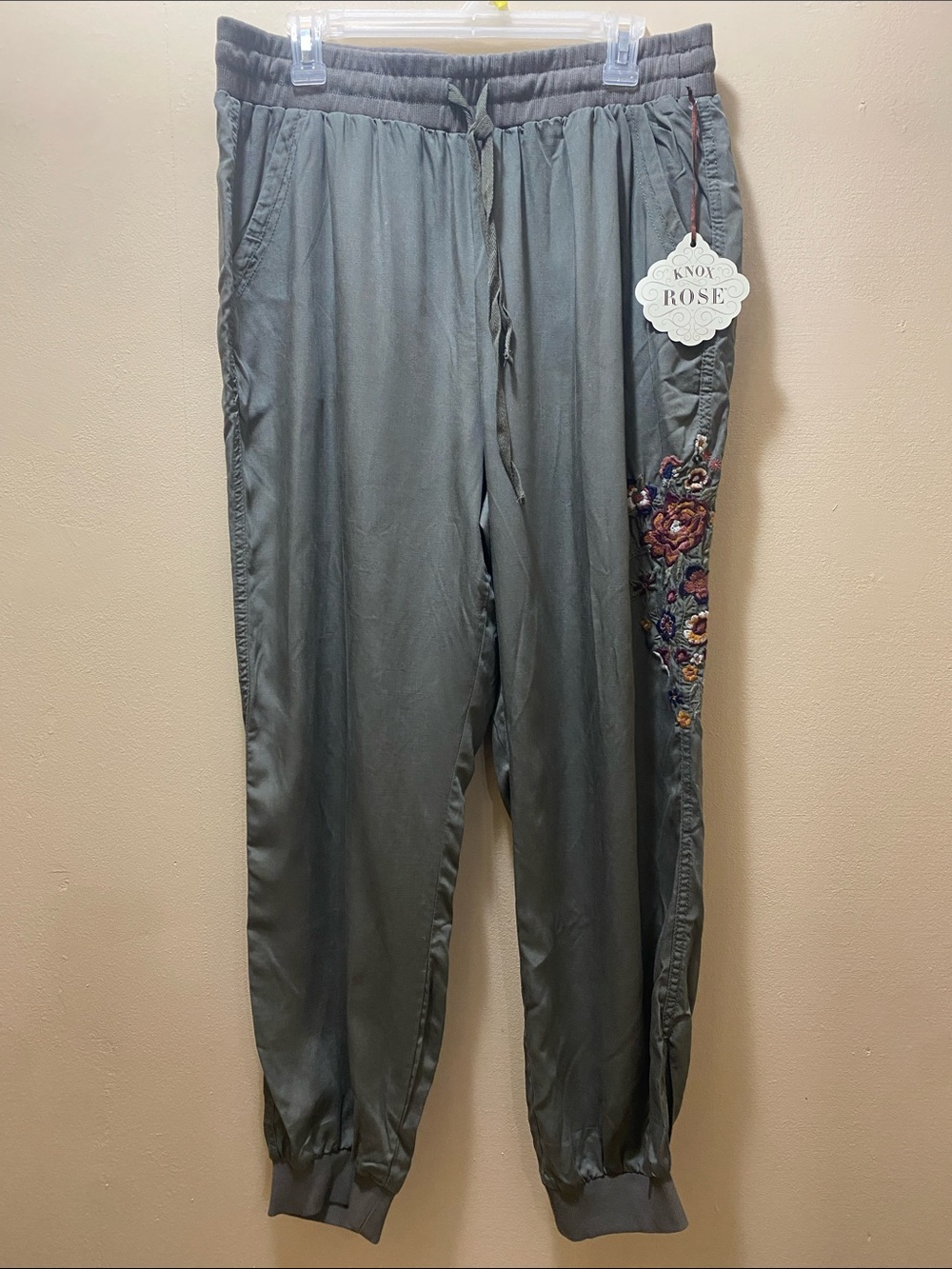 Women’s Dusty Olive Lyocell Joggers w/ Floral Embroidery Athleisure Fall NWT Lg.
